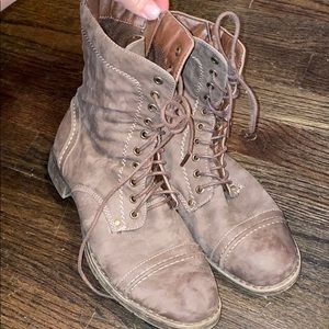 Combat boots